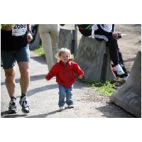 Helping daddy warm up before the race
